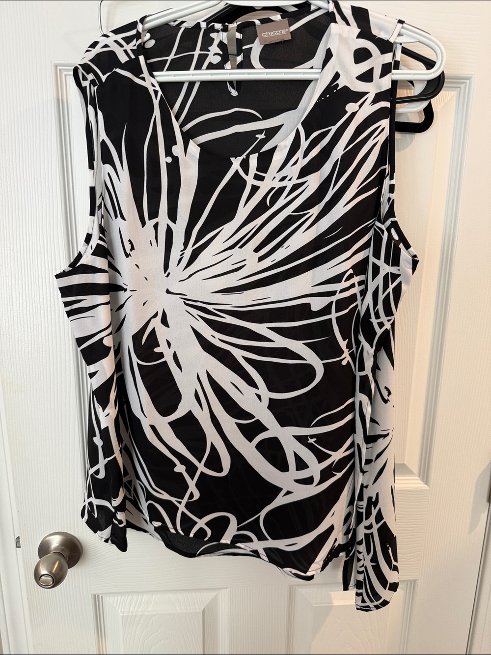 Chico's Black and White Abstract Sleeveless Camisole